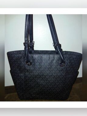 Michael Kors Jet Set Jacquard Tote